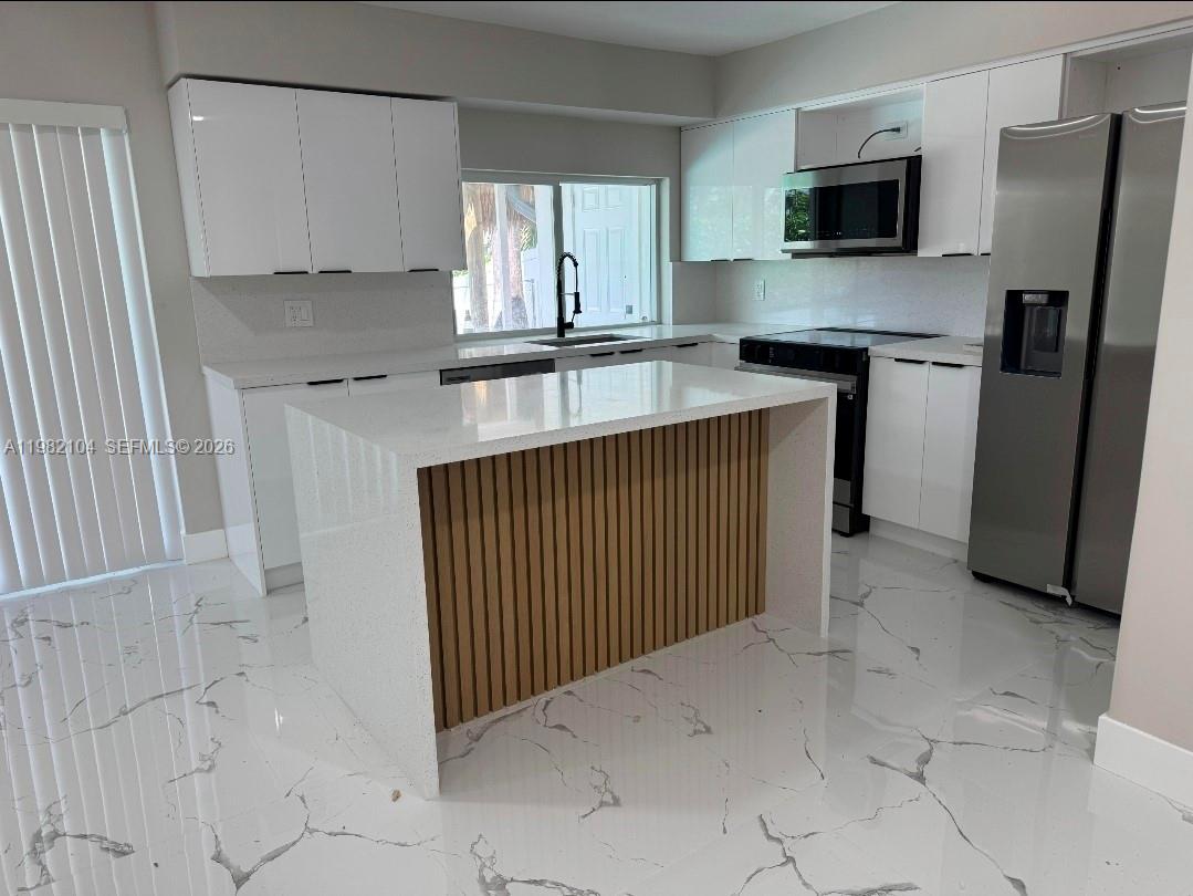 Ver detalles 631 3 / 2 1459 sq. ft. $ 2026-03-12 0 foto