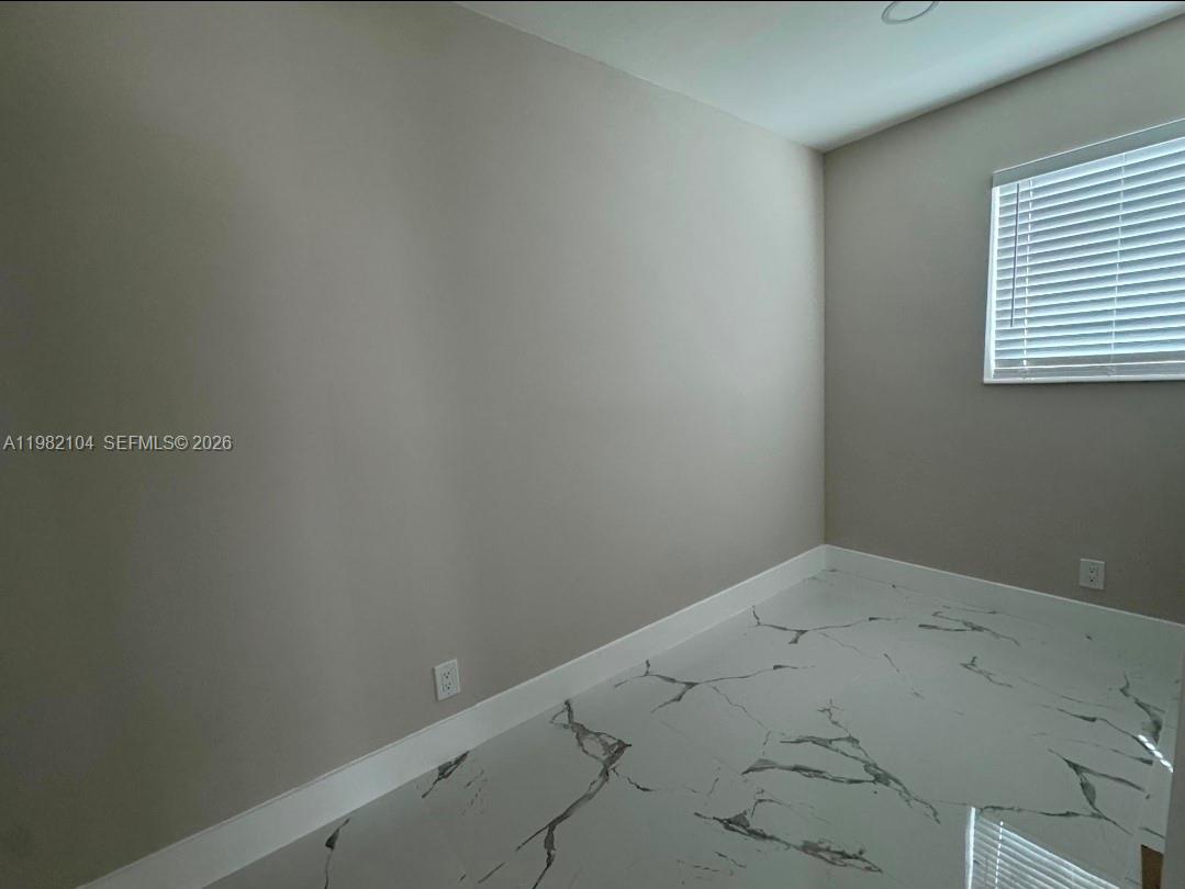 Ver detalles 631 3 / 2 1459 sq. ft. $ 2026-03-12 0 foto