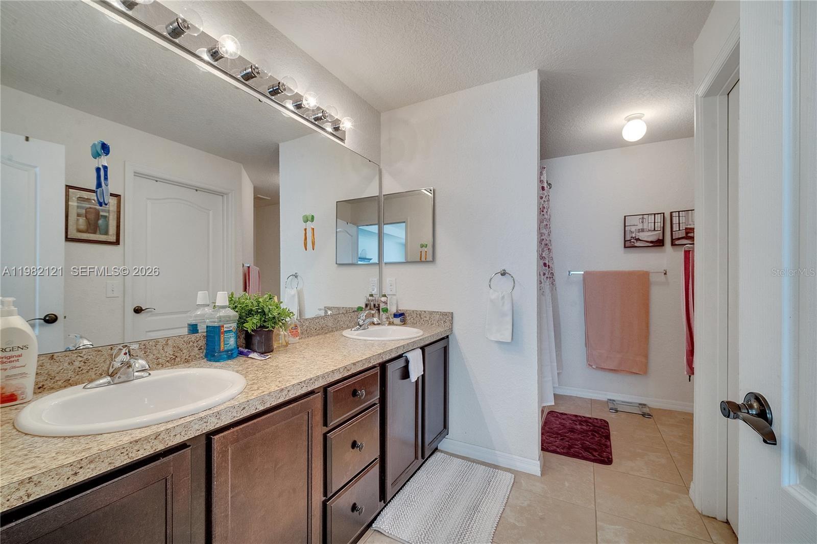 Ver detalles 1317 4 / 2 sq. ft. $ 2026-04-16 0 foto