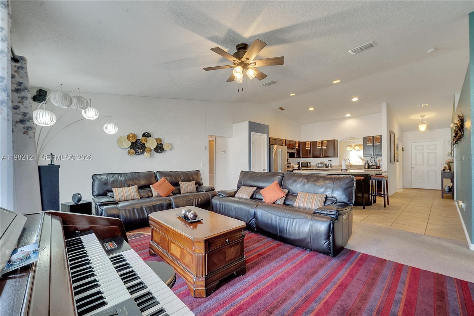 Ver detalles 1317 4 / 2 sq. ft. $ 2026-04-16 0 foto