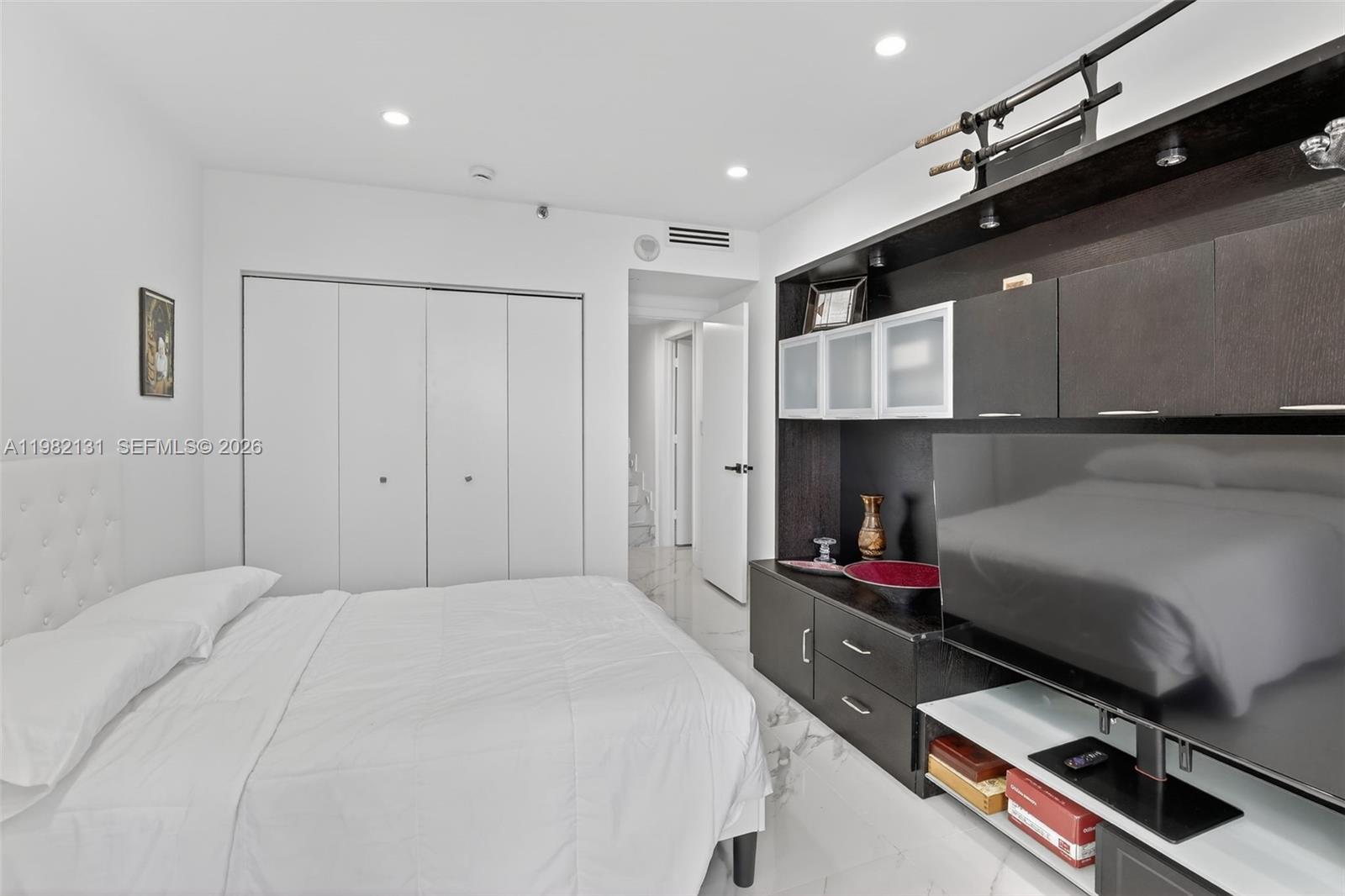 2301 3 / 5 2470 sq. ft. $ 2026-03-12 0 Photo