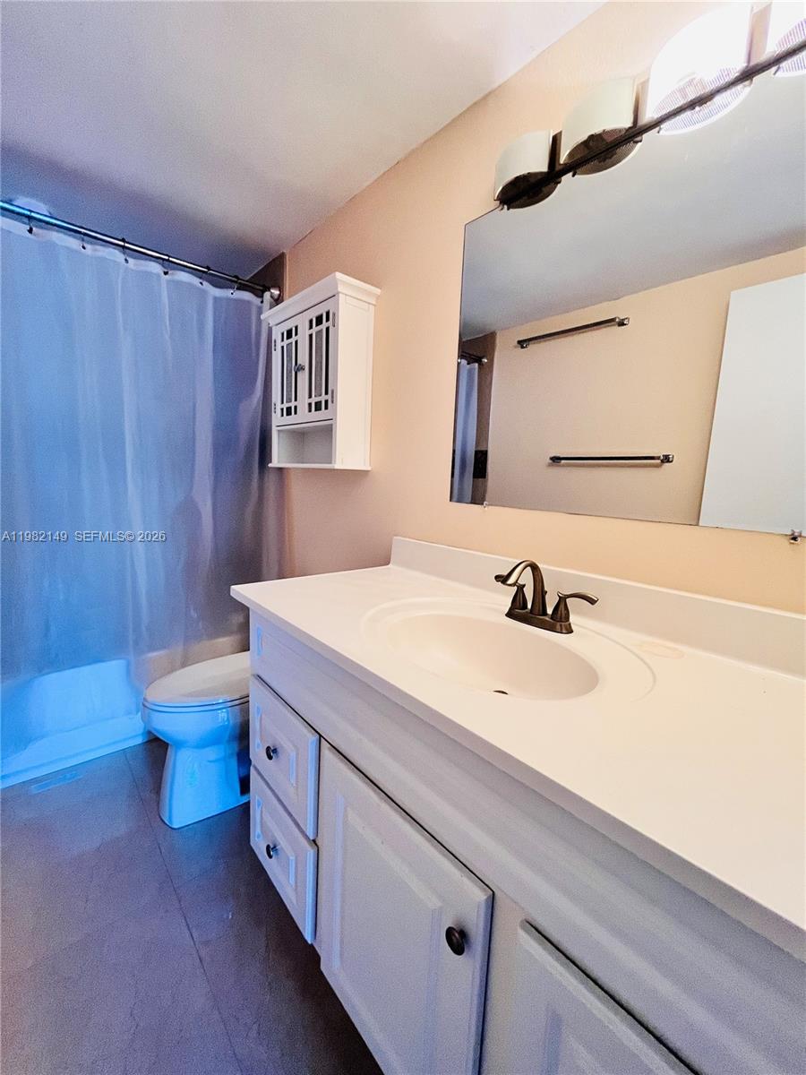 Photo of 2500 Parkview Dr  #1803, Hallandale Beach, Florida, 33009 - MASTER BATHROOM