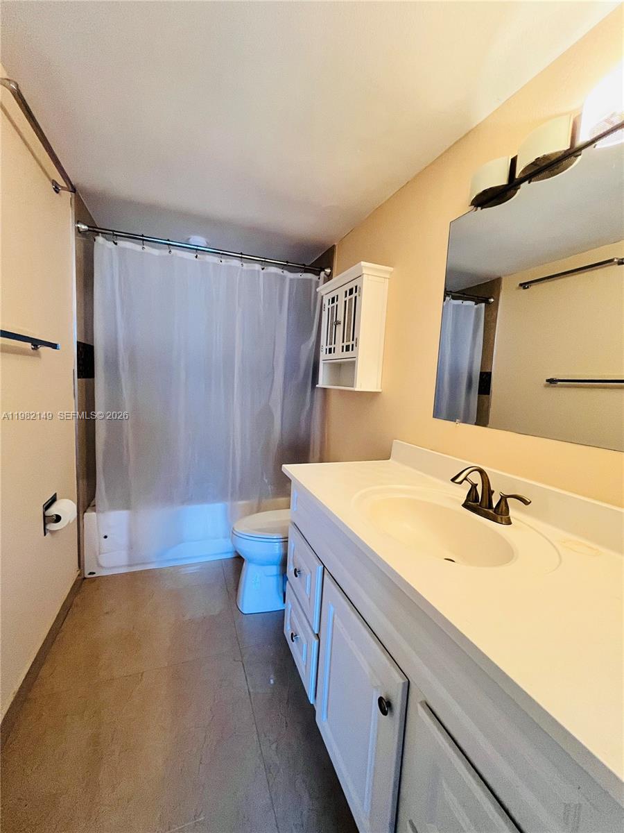 Photo of 2500 Parkview Dr  #1803, Hallandale Beach, Florida, 33009 - MASTER BATHROOM