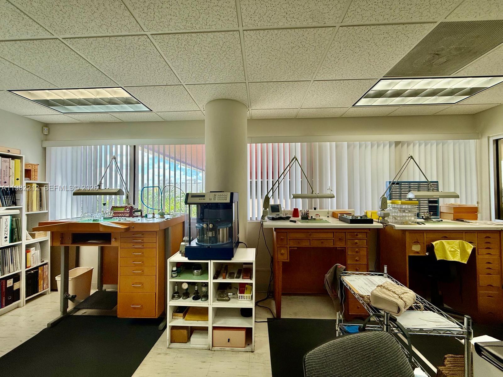   /   кв.футов $ 2026-03-13 0 Фото