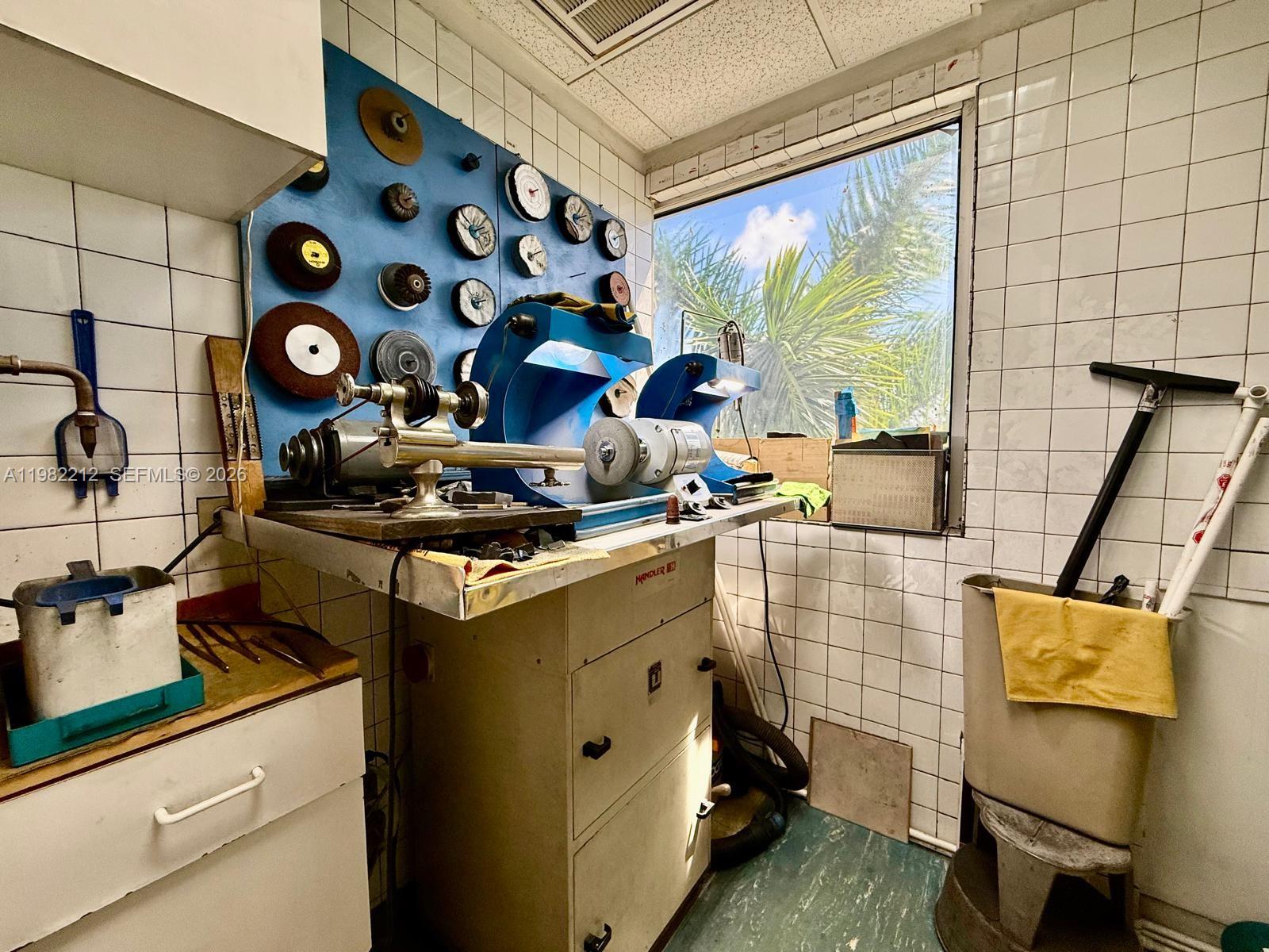   /   кв.футов $ 2026-03-13 0 Фото