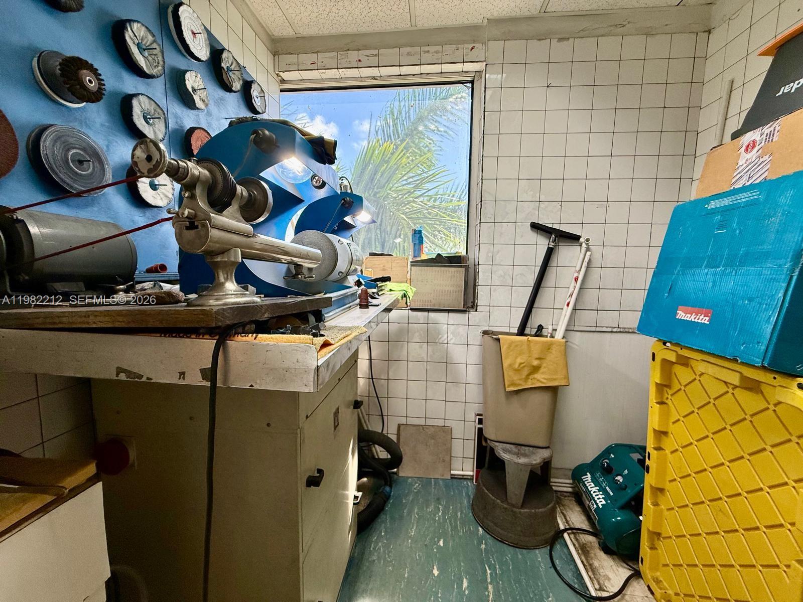   /   кв.футов $ 2026-03-13 0 Фото