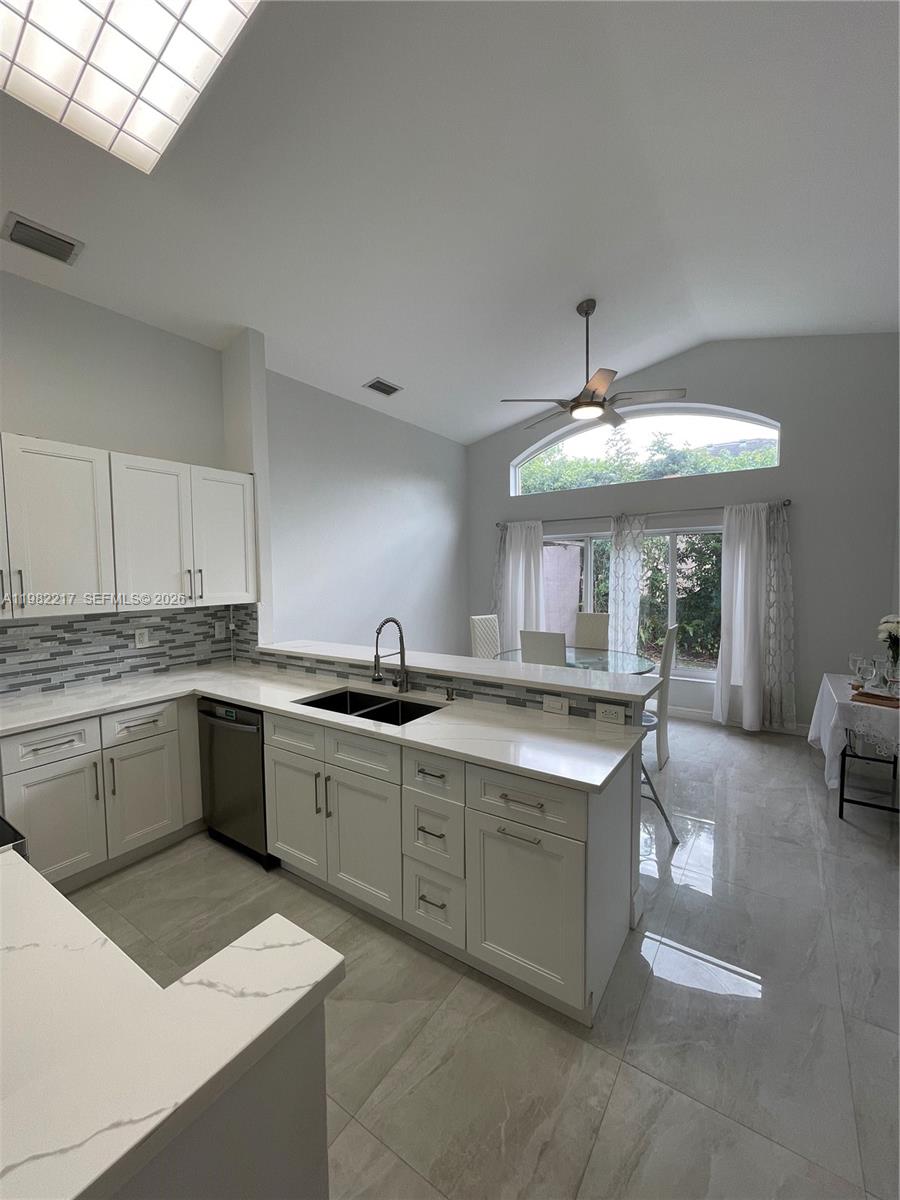 5544 3 / 2 1609 кв.футов $ 2026-03-13 0 Фото