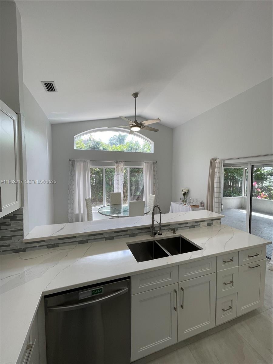 5544 3 / 2 1609 кв.футов $ 2026-03-13 0 Фото