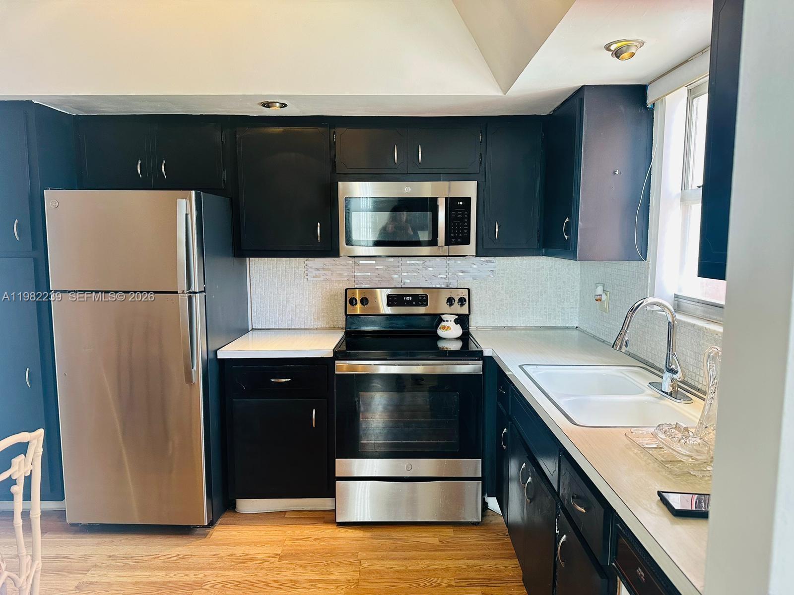 Ver detalles 915W 2 / 2 1140 sq. ft. $ 2026-03-13 0 foto