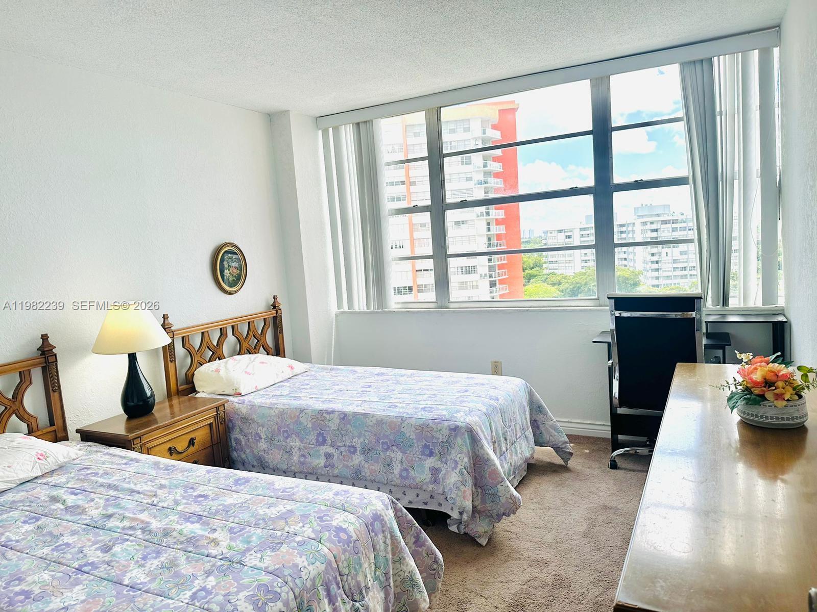 Ver detalles 915W 2 / 2 1140 sq. ft. $ 2026-03-13 0 foto