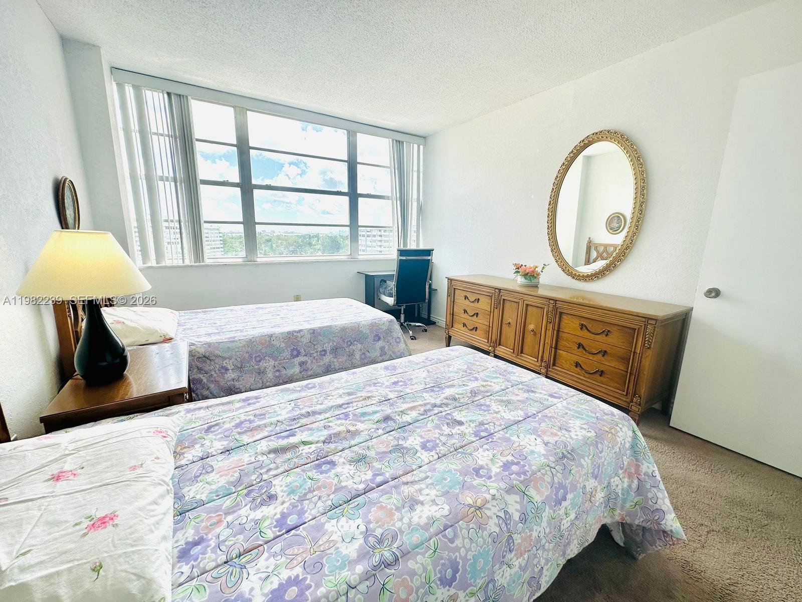 Ver detalles 915W 2 / 2 1140 sq. ft. $ 2026-03-13 0 foto