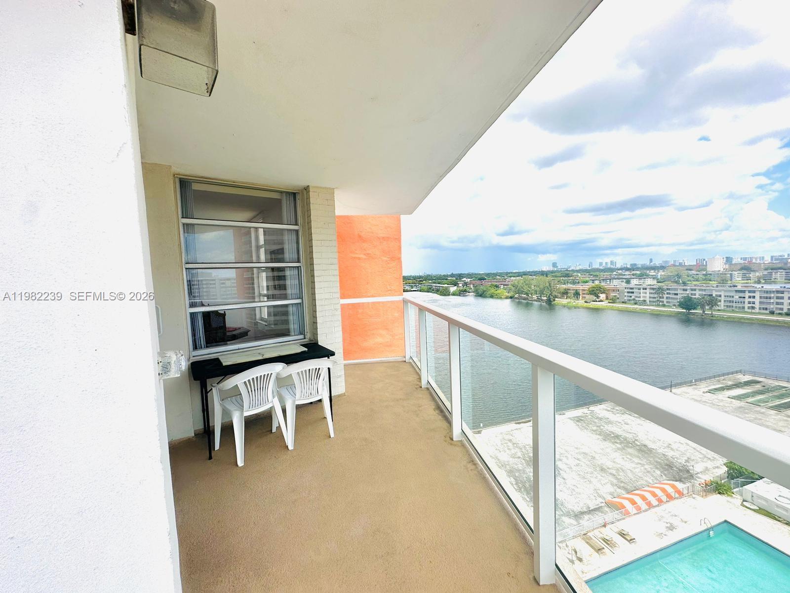 Ver detalles 915W 2 / 2 1140 sq. ft. $ 2026-03-13 0 foto