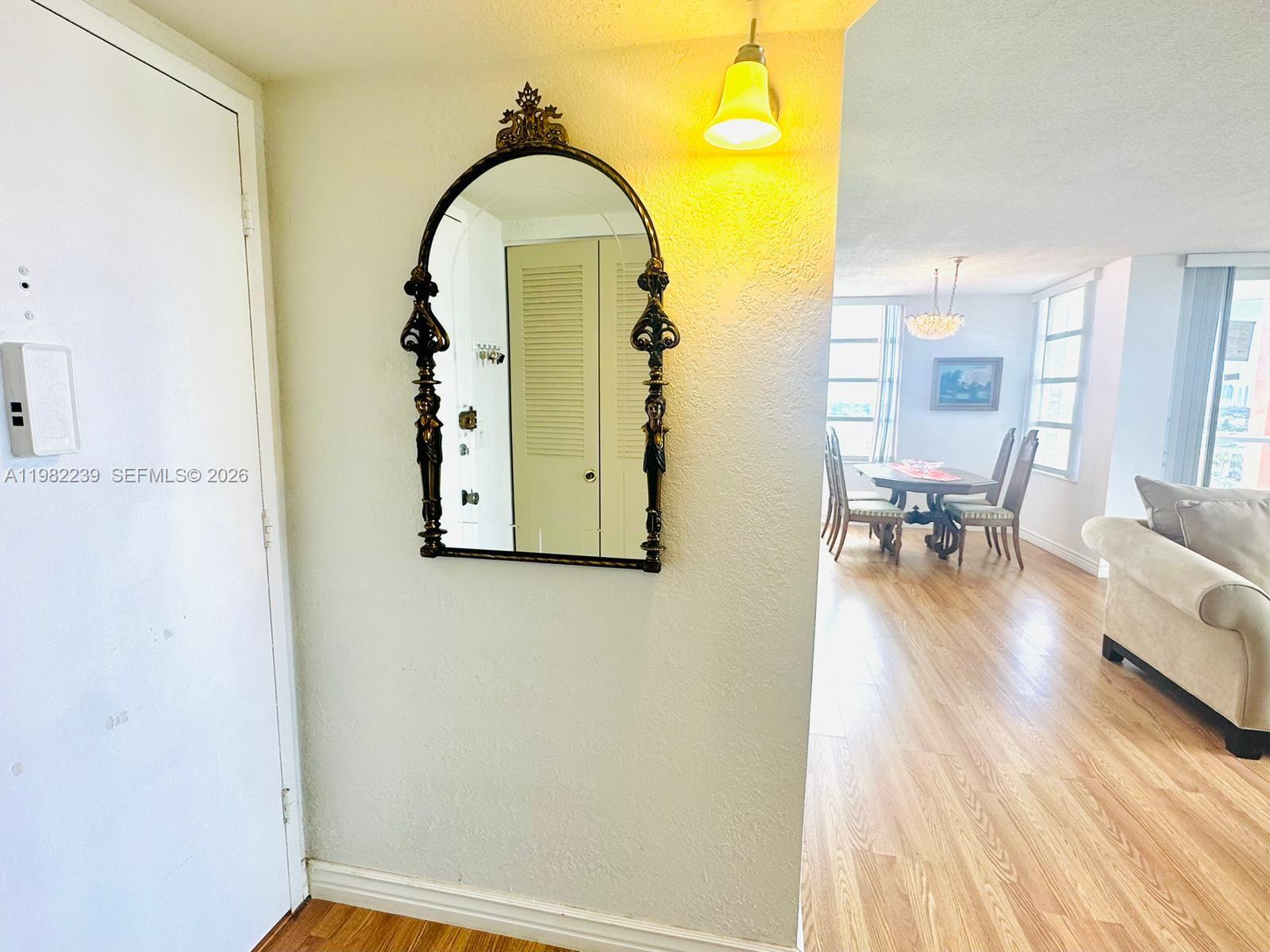 Ver detalles 915W 2 / 2 1140 sq. ft. $ 2026-03-13 0 foto