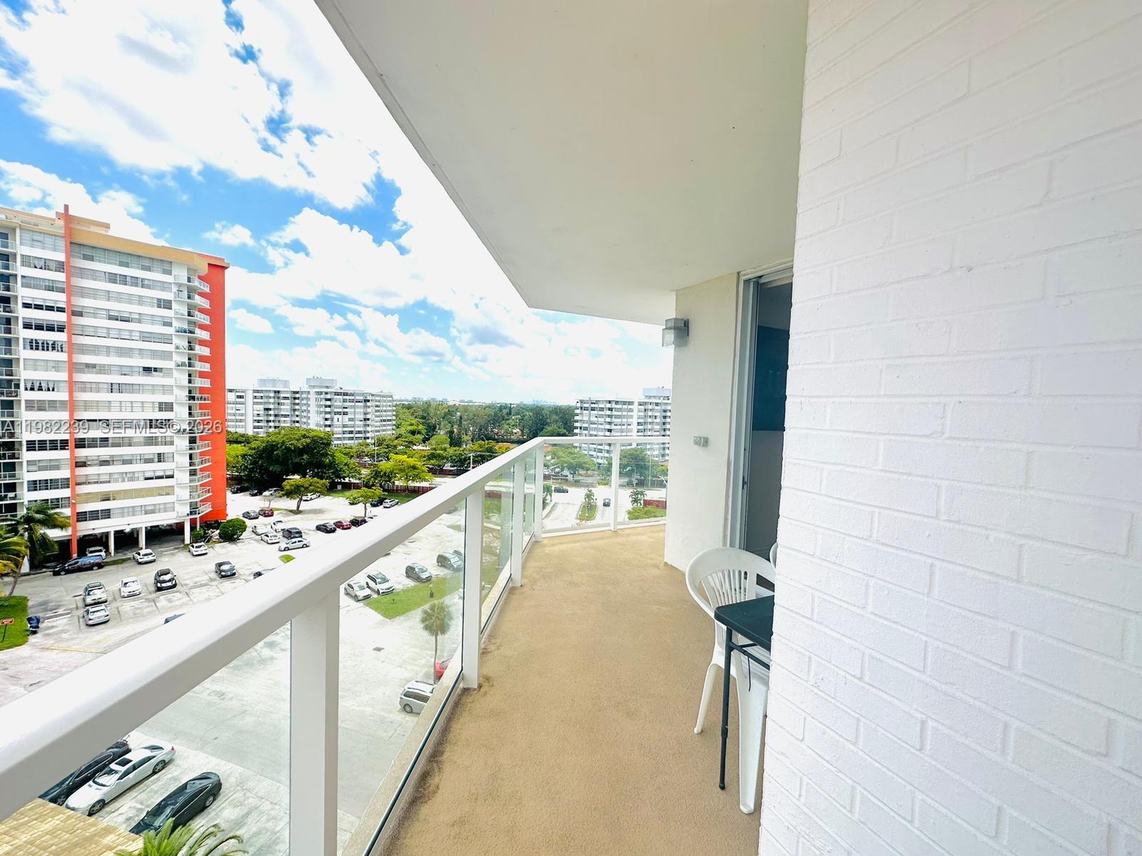 Ver detalles 915W 2 / 2 1140 sq. ft. $ 2026-03-13 0 foto