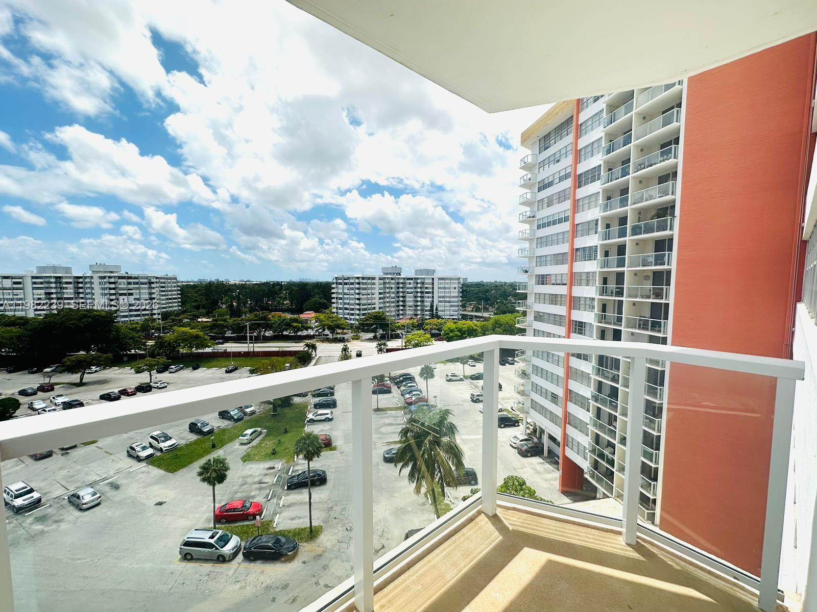 Ver detalles 915W 2 / 2 1140 sq. ft. $ 2026-03-13 0 foto