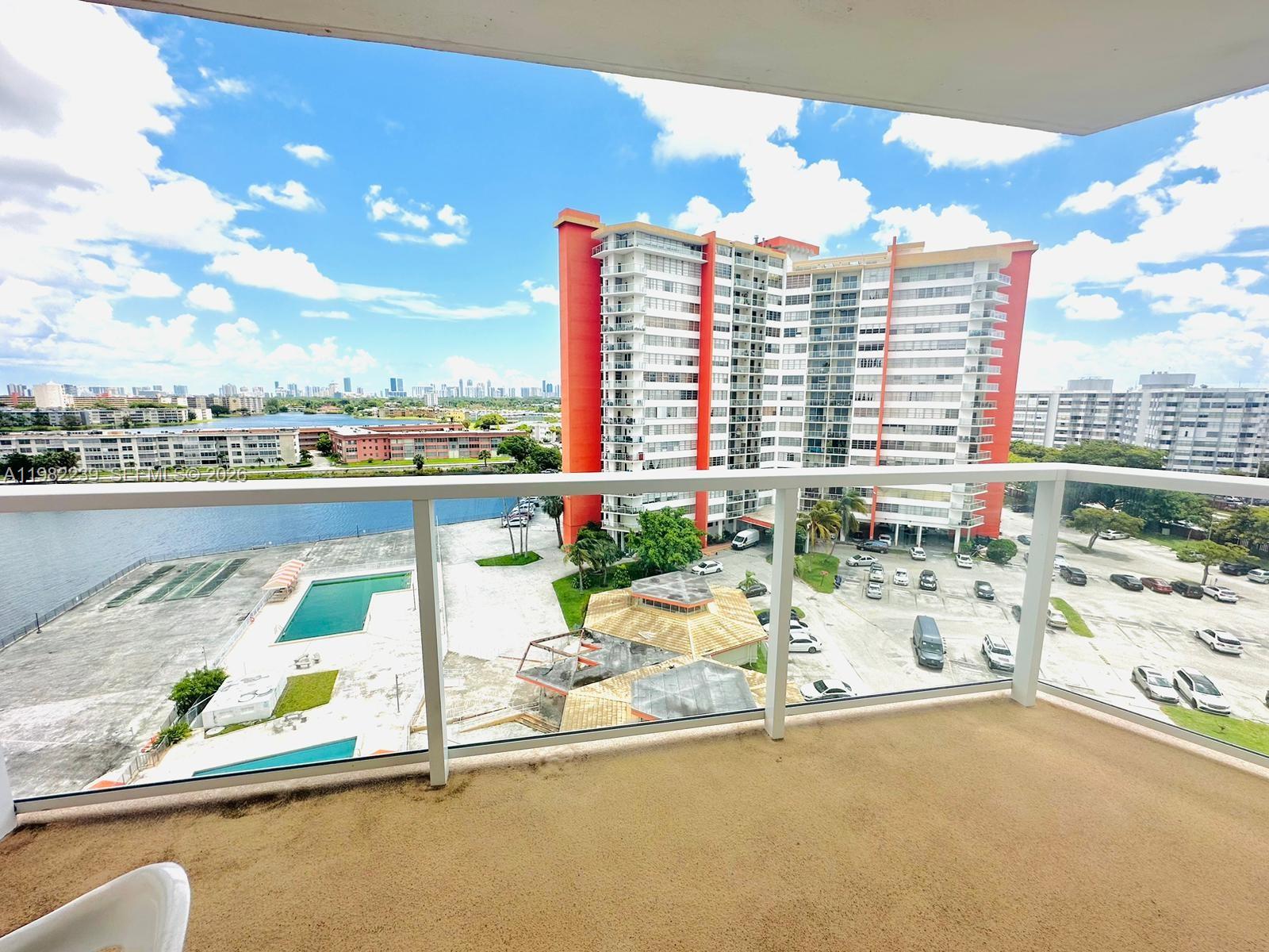 Ver detalles 915W 2 / 2 1140 sq. ft. $ 2026-03-13 0 foto