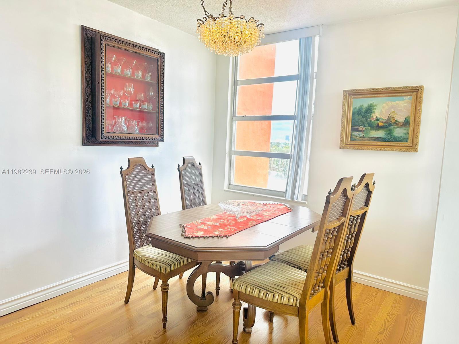 Ver detalles 915W 2 / 2 1140 sq. ft. $ 2026-03-13 0 foto