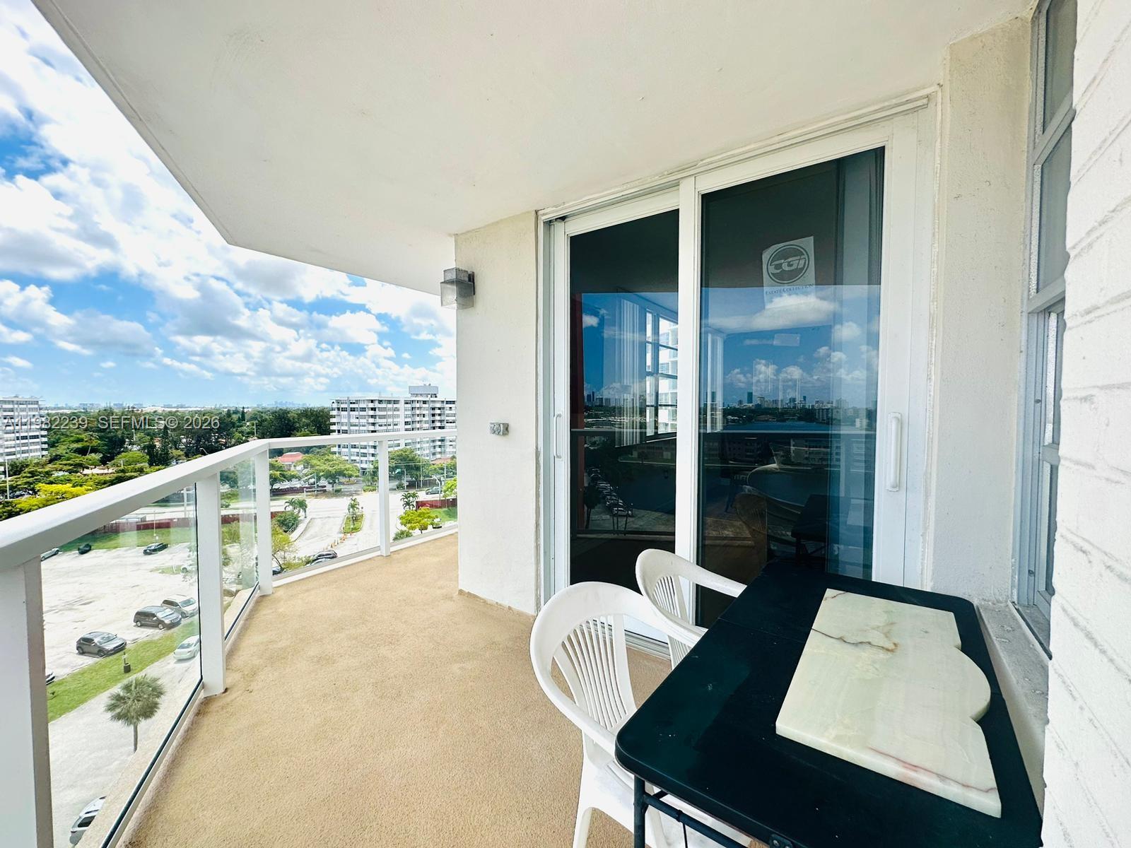 Ver detalles 915W 2 / 2 1140 sq. ft. $ 2026-03-13 0 foto