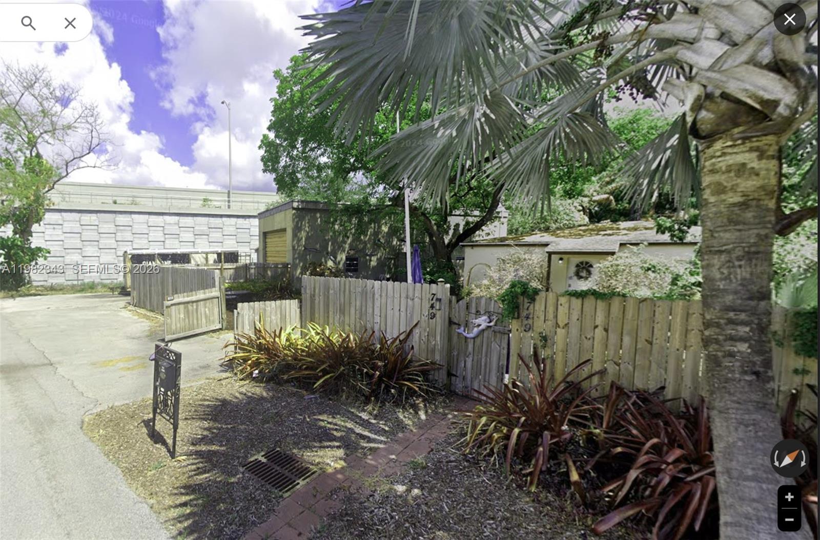   /  1990 кв.футов $ 2026-03-13 0 Фото