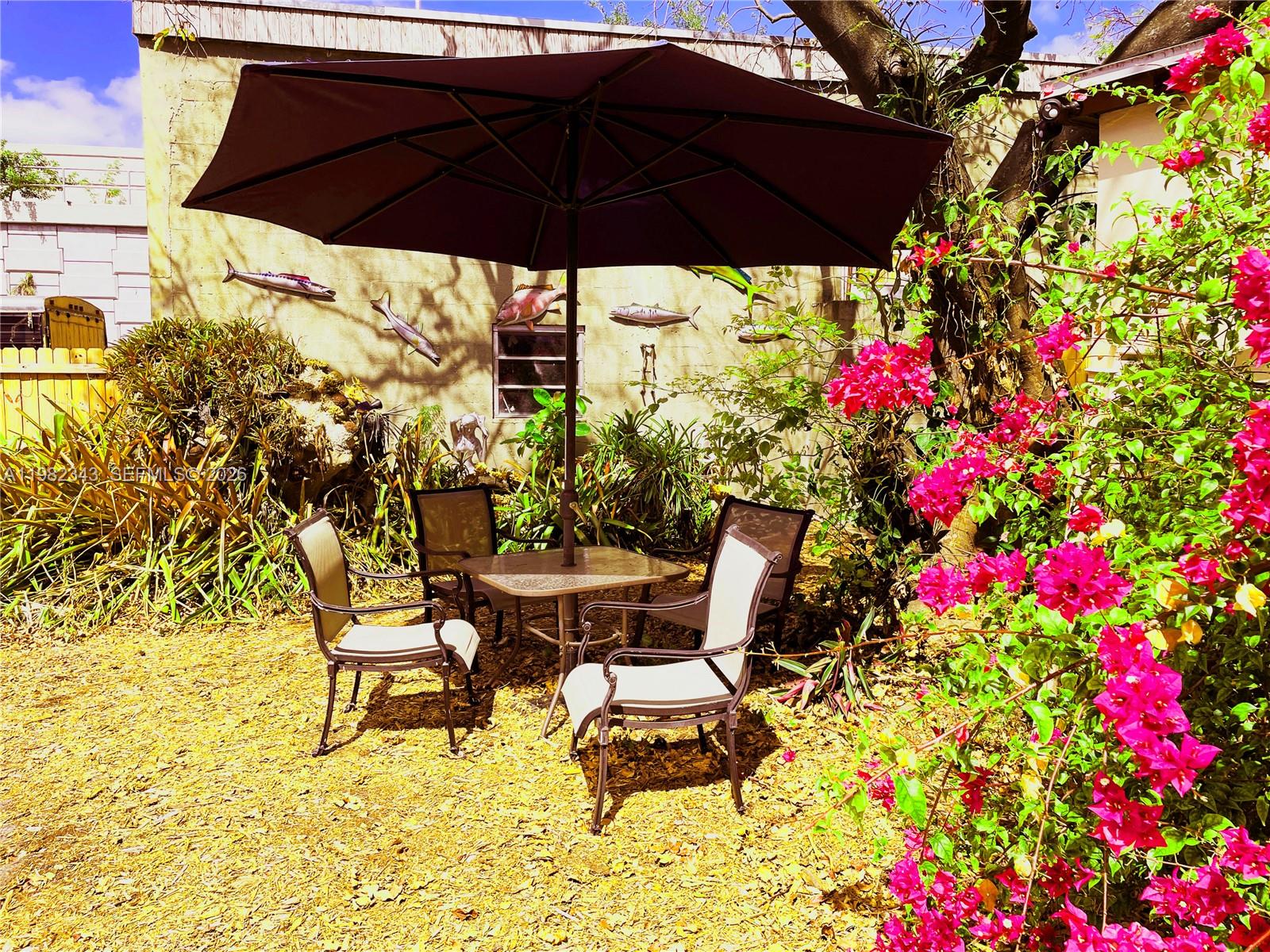   /  1990 кв.футов $ 2026-03-13 0 Фото