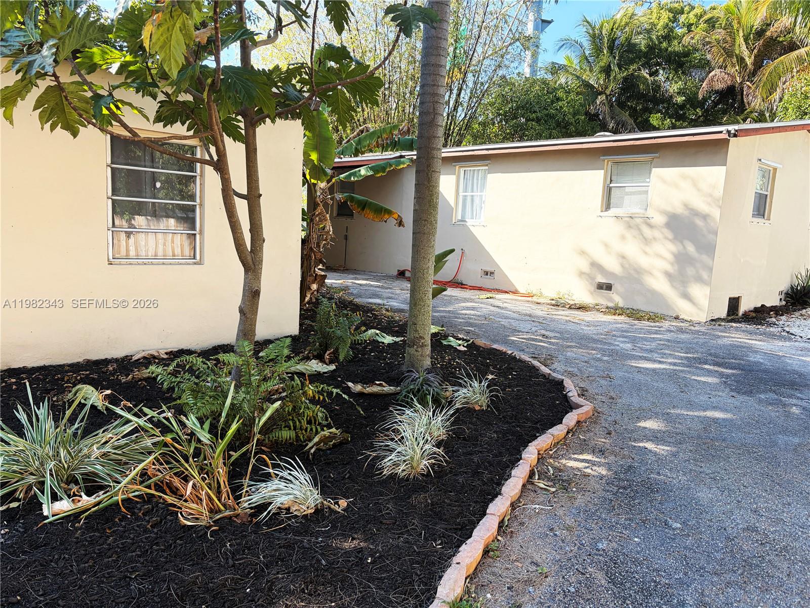   /  1990 кв.футов $ 2026-03-13 0 Фото