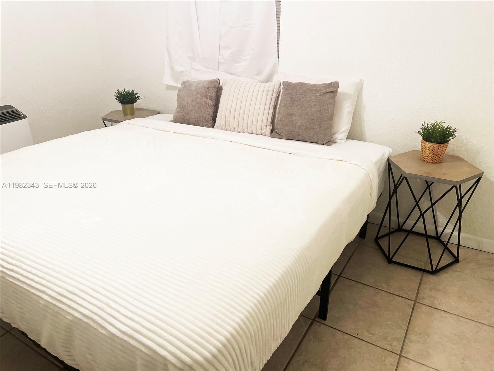   /  1990 кв.футов $ 2026-03-13 0 Фото