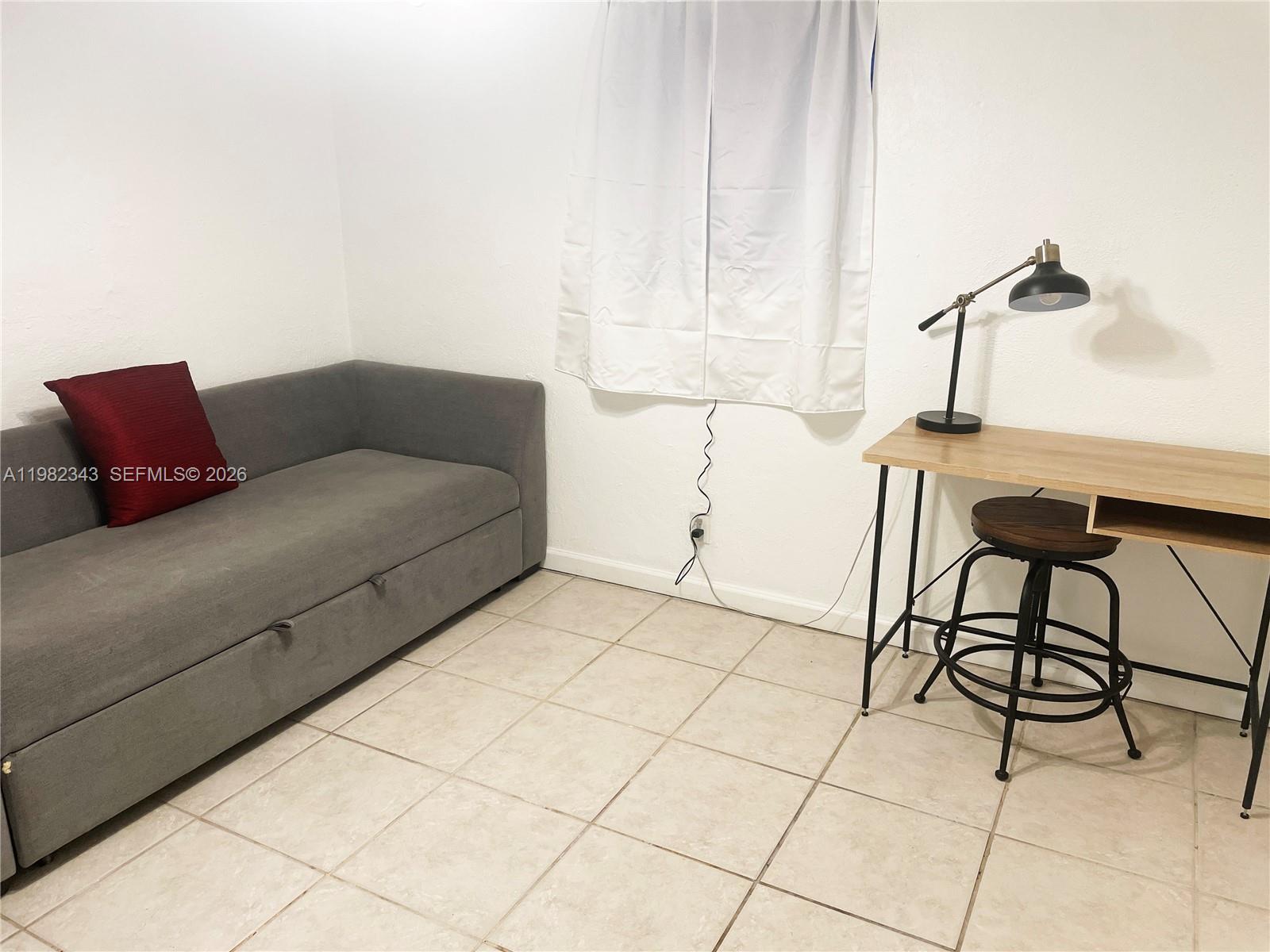   /  1990 кв.футов $ 2026-03-13 0 Фото