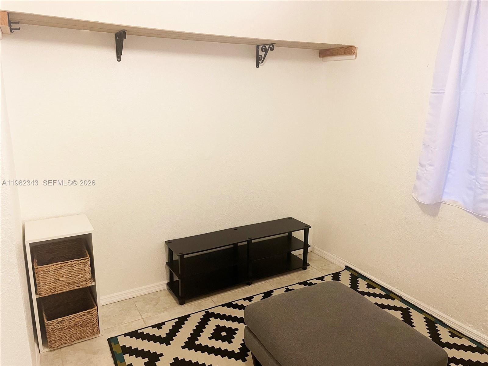   /  1990 кв.футов $ 2026-03-13 0 Фото