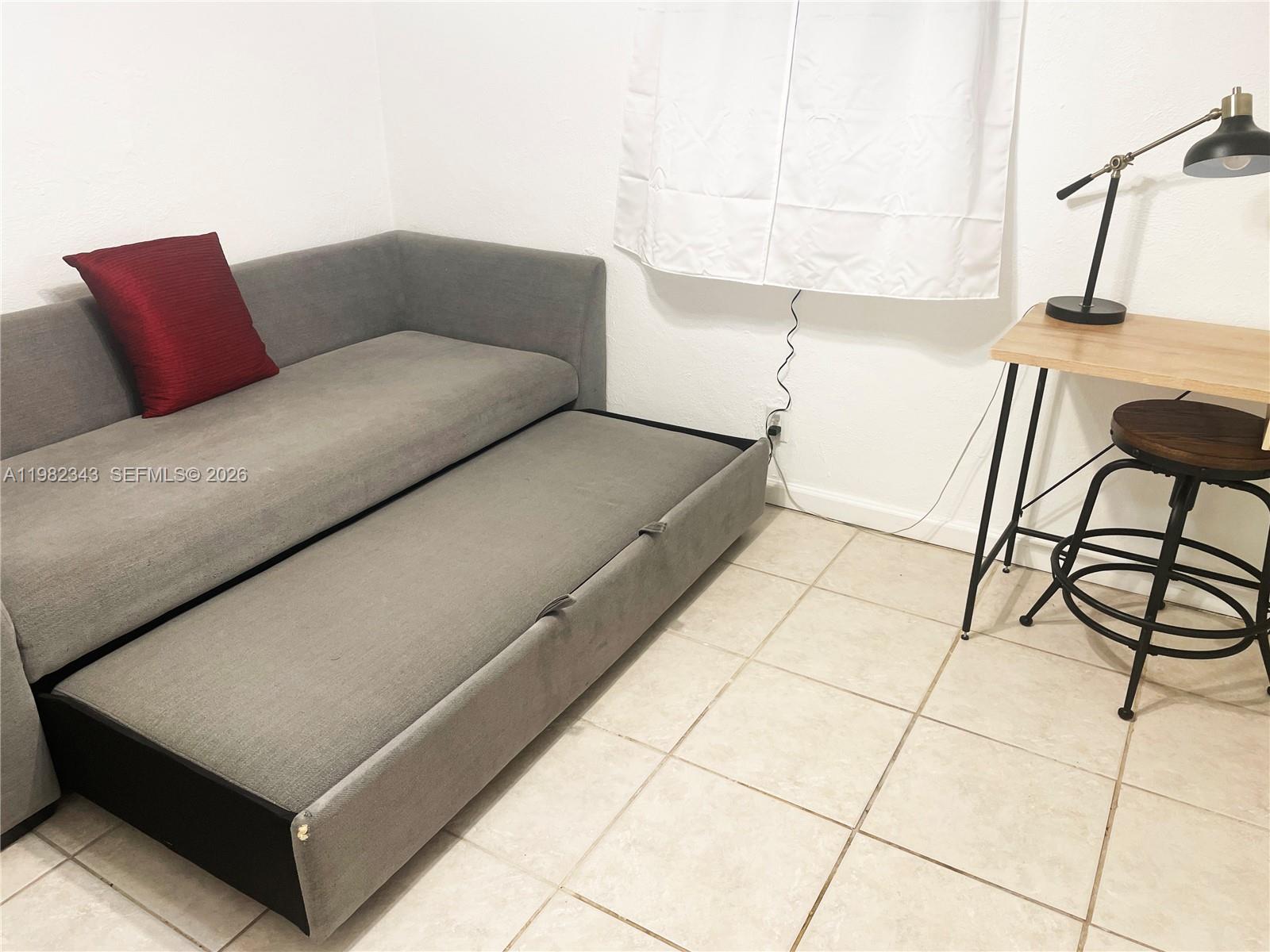   /  1990 кв.футов $ 2026-03-13 0 Фото