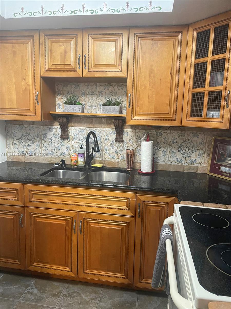   /  1990 кв.футов $ 2026-03-13 0 Фото