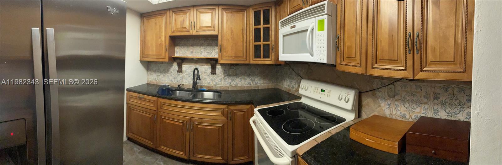   /  1990 кв.футов $ 2026-03-13 0 Фото