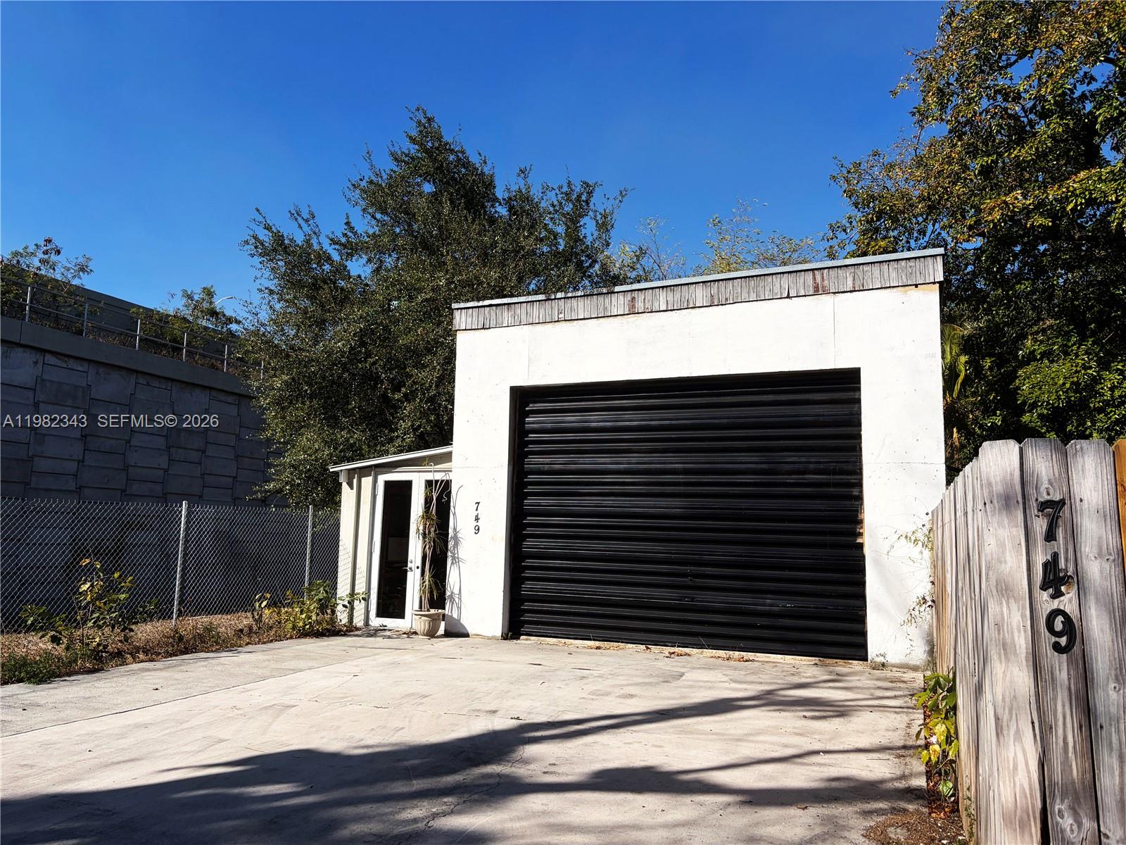   /  1990 кв.футов $ 2026-03-13 0 Фото