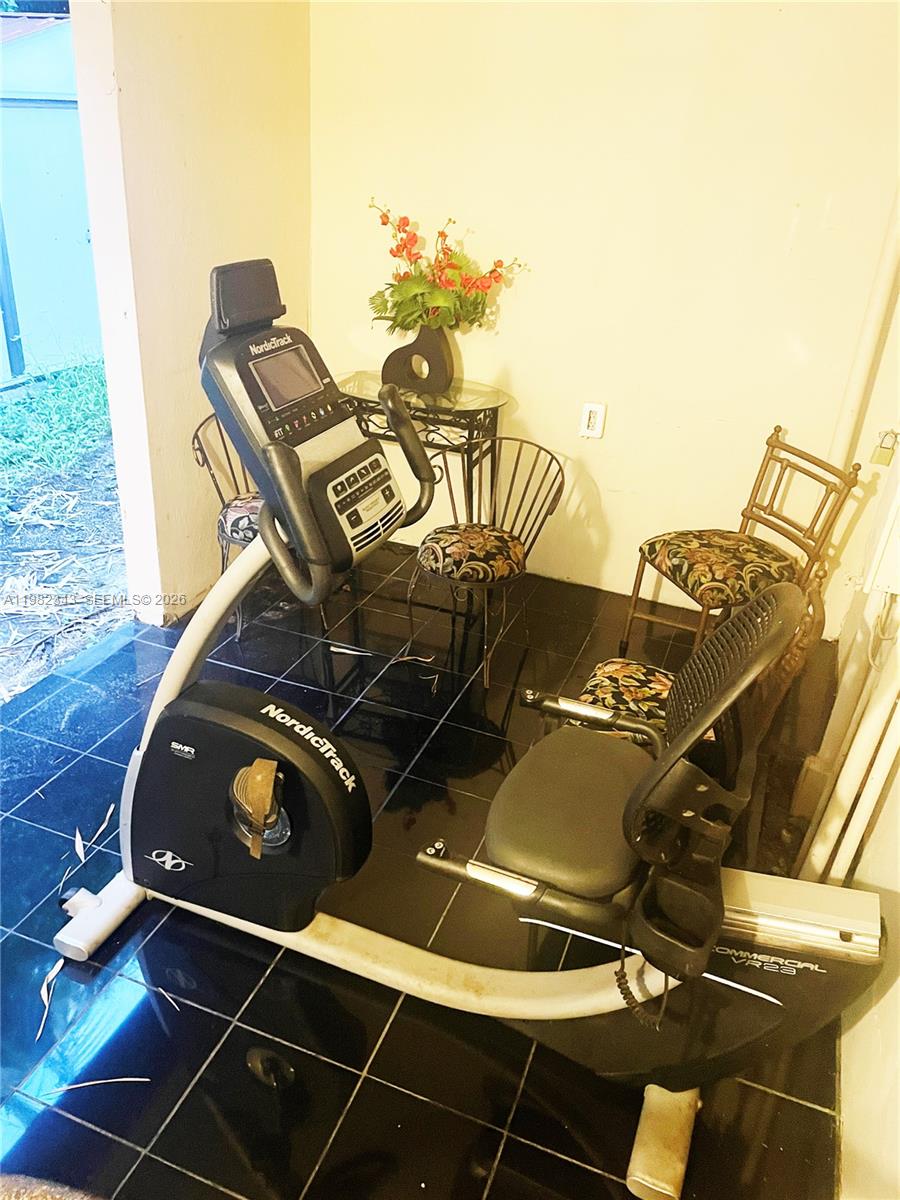   /  1990 кв.футов $ 2026-03-13 0 Фото