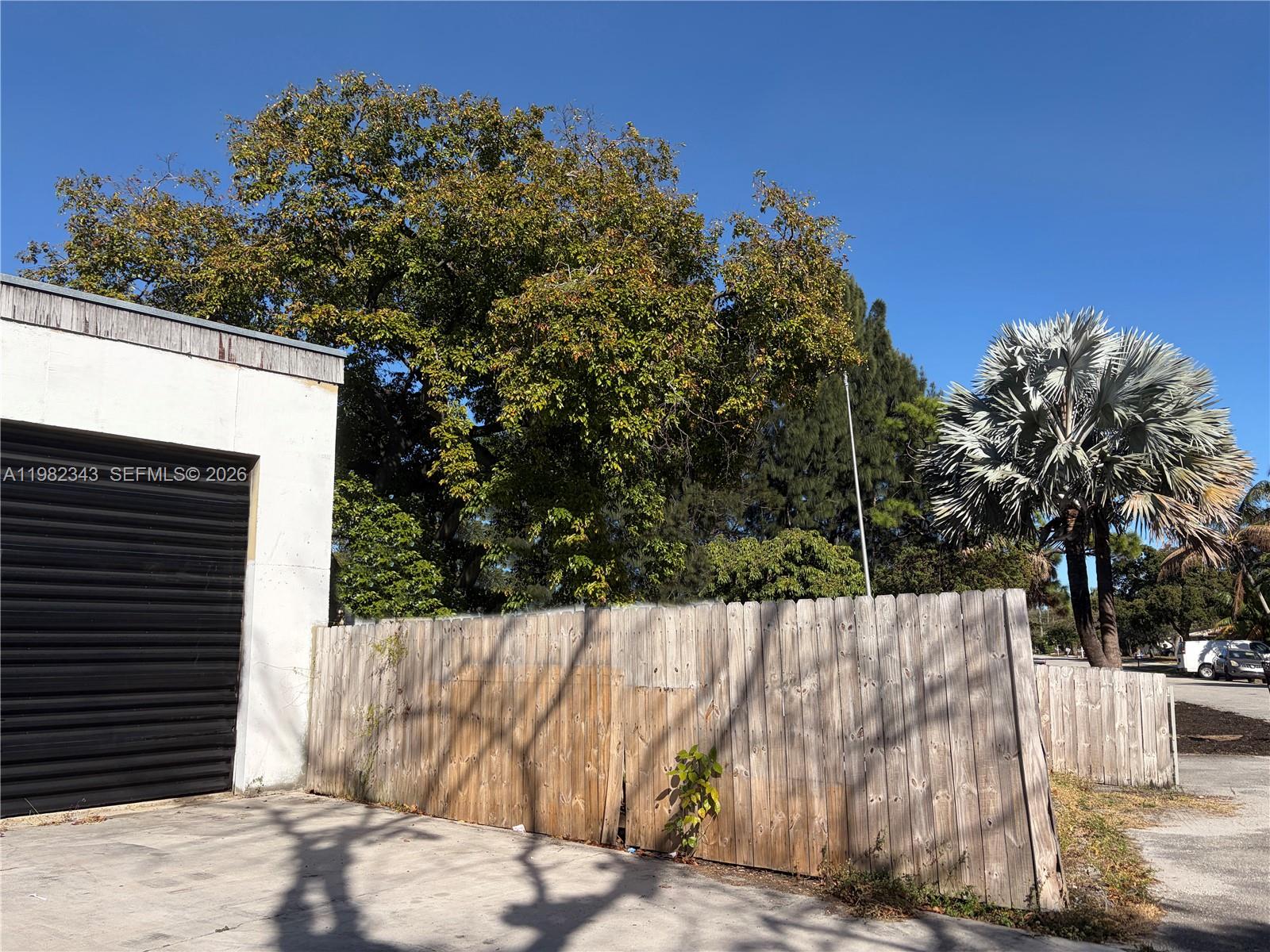   /  1990 кв.футов $ 2026-03-13 0 Фото