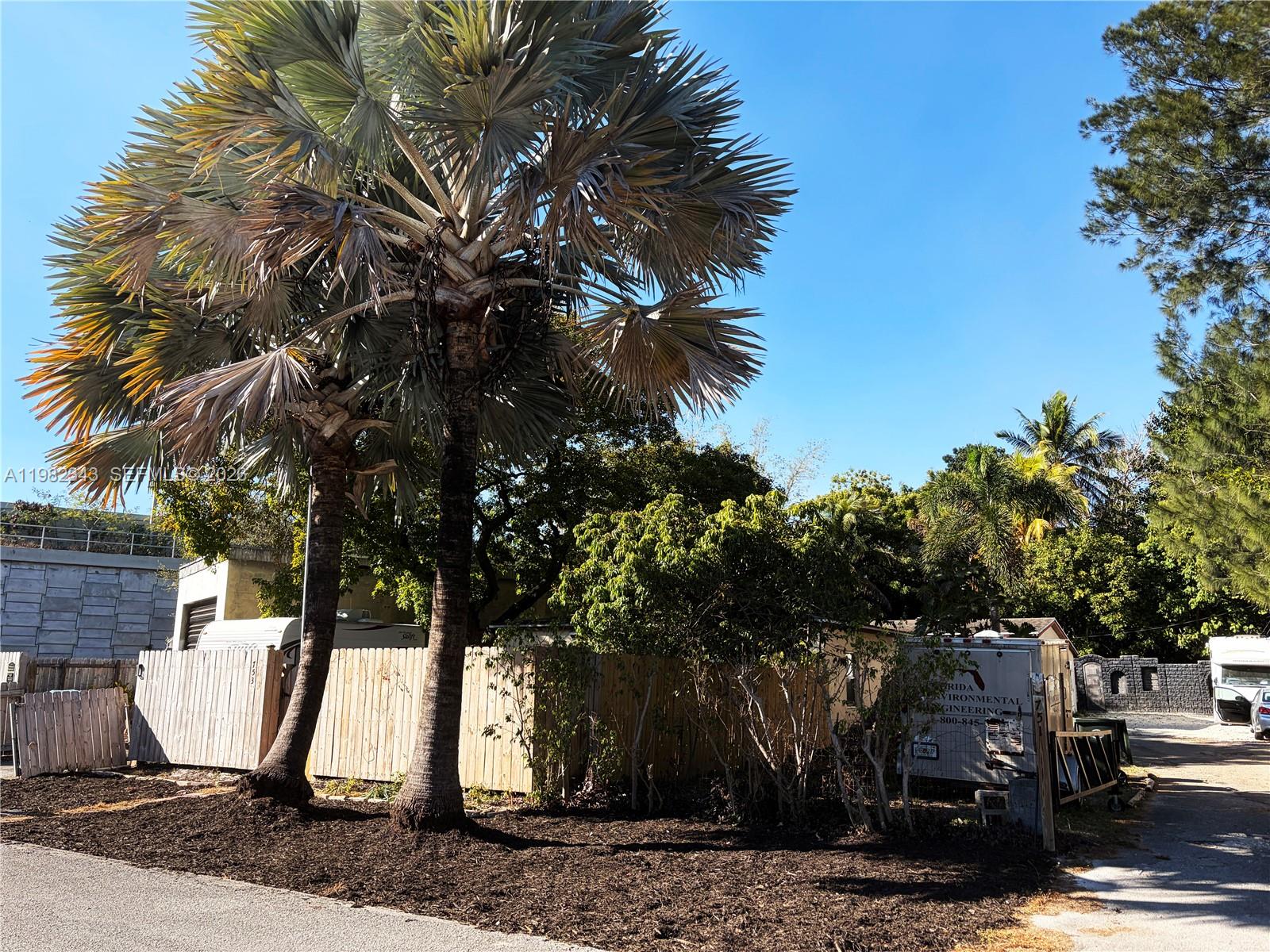   /  1990 кв.футов $ 2026-03-13 0 Фото