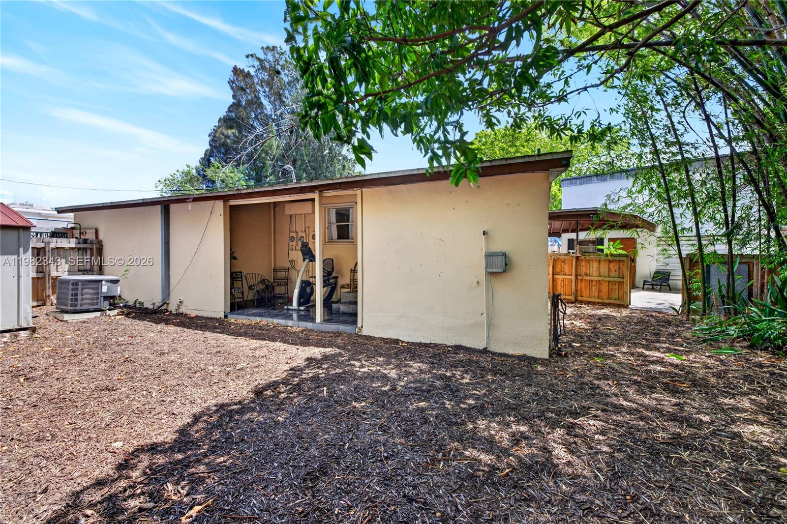 See details / 1950 sq. ft. $ 2026-05-12 0 Photo