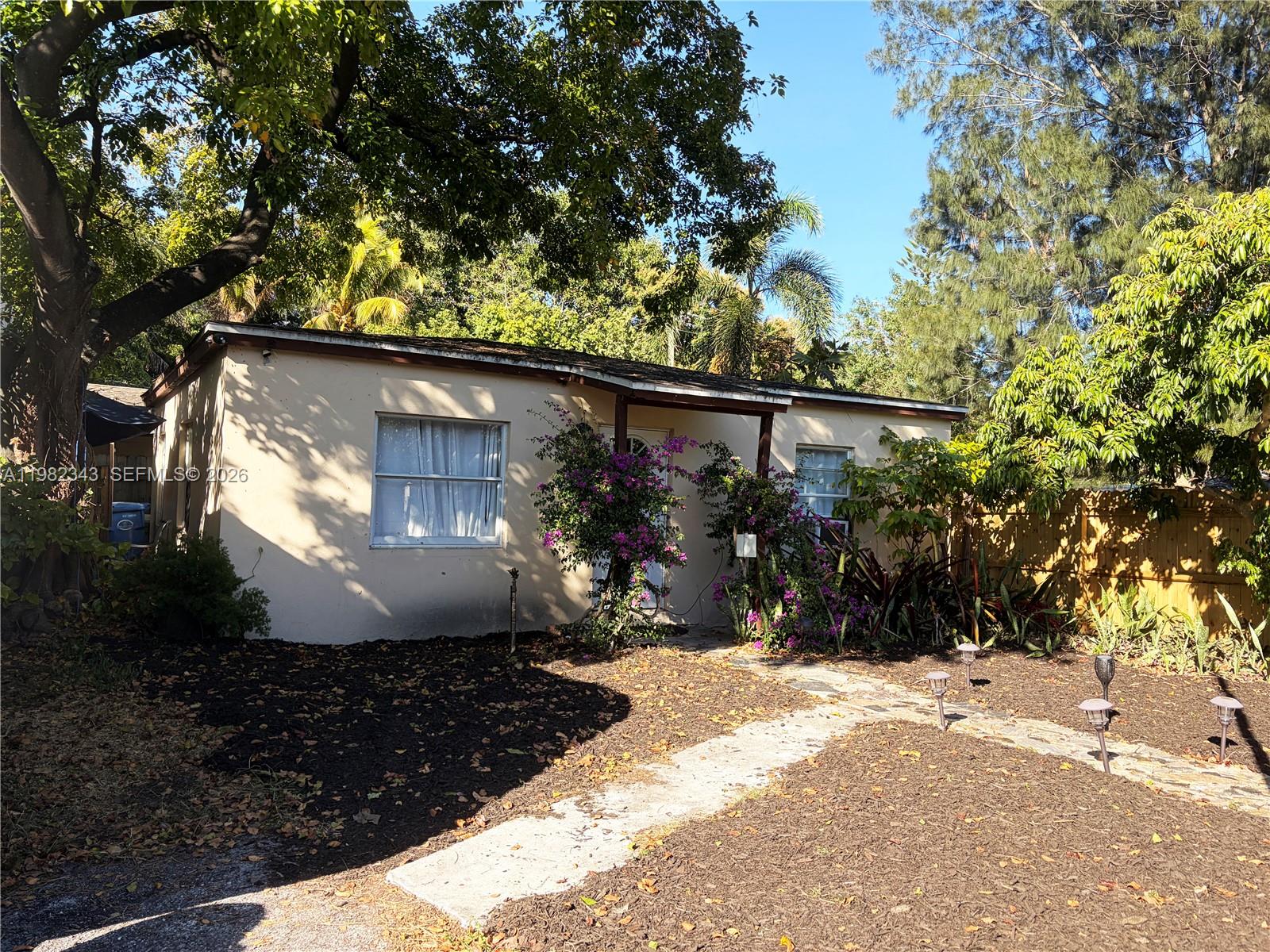   /  1990 кв.футов $ 2026-03-13 0 Фото