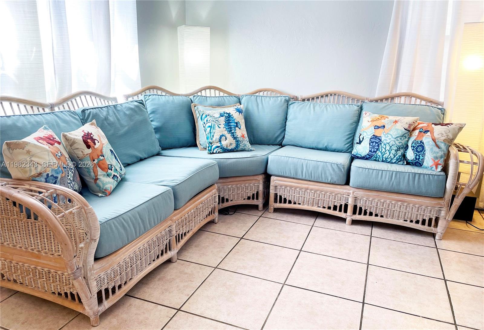   /  1990 кв.футов $ 2026-03-13 0 Фото