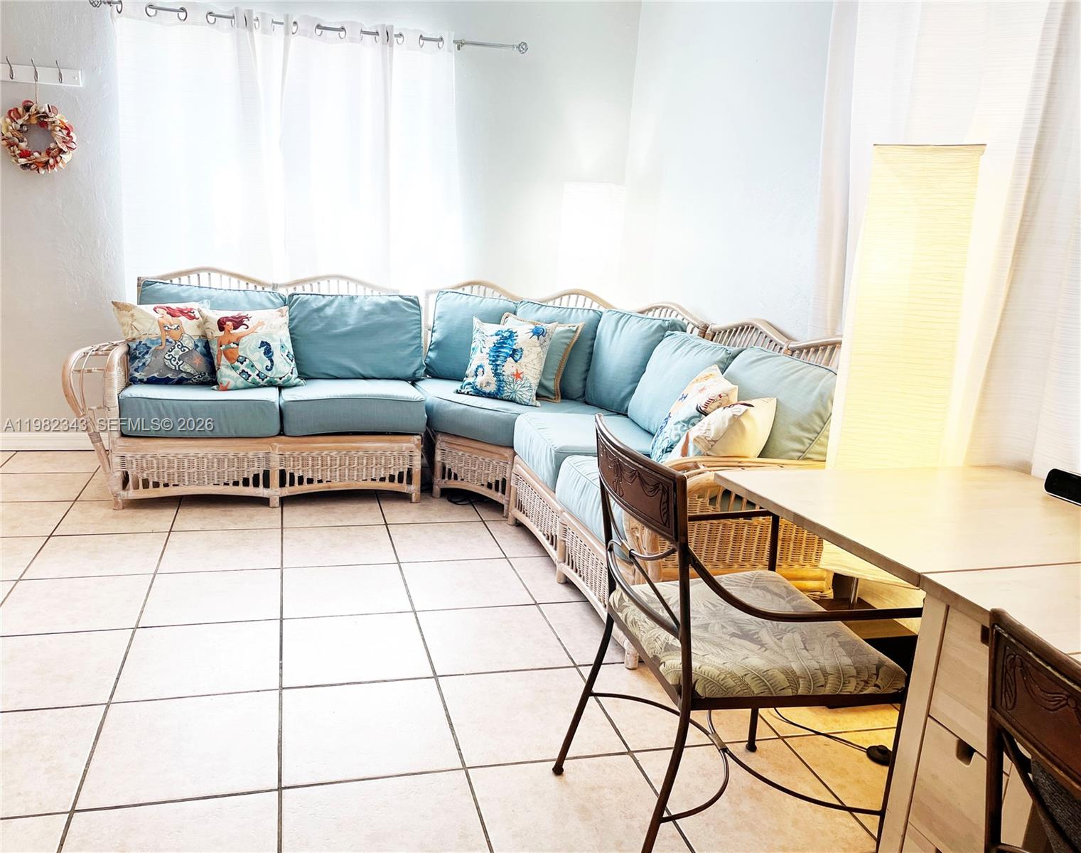   /  1990 кв.футов $ 2026-03-13 0 Фото