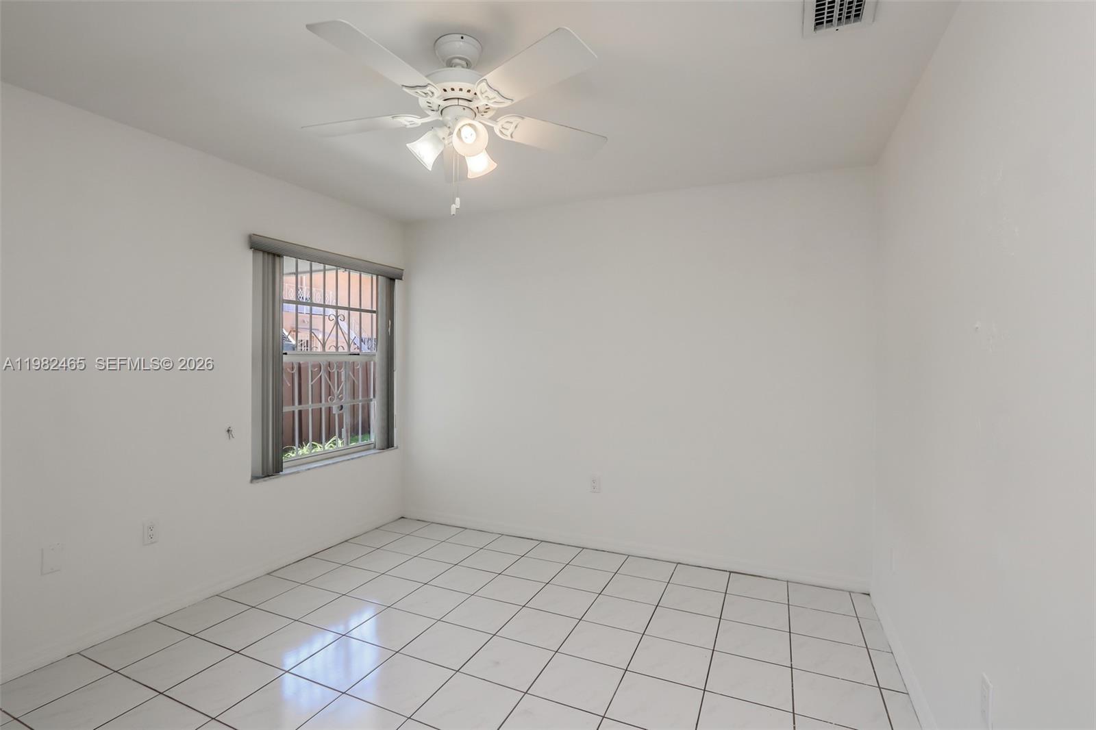   /   кв.футов $ 2026-03-13 0 Фото