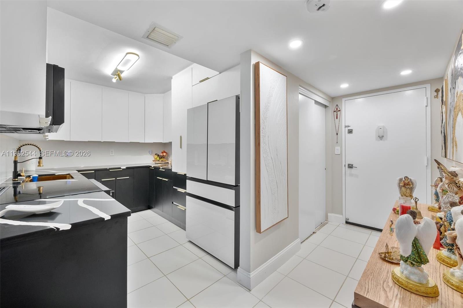 Photo of 3731 Country Club Dr  #521, Aventura, Florida, 33180 - 