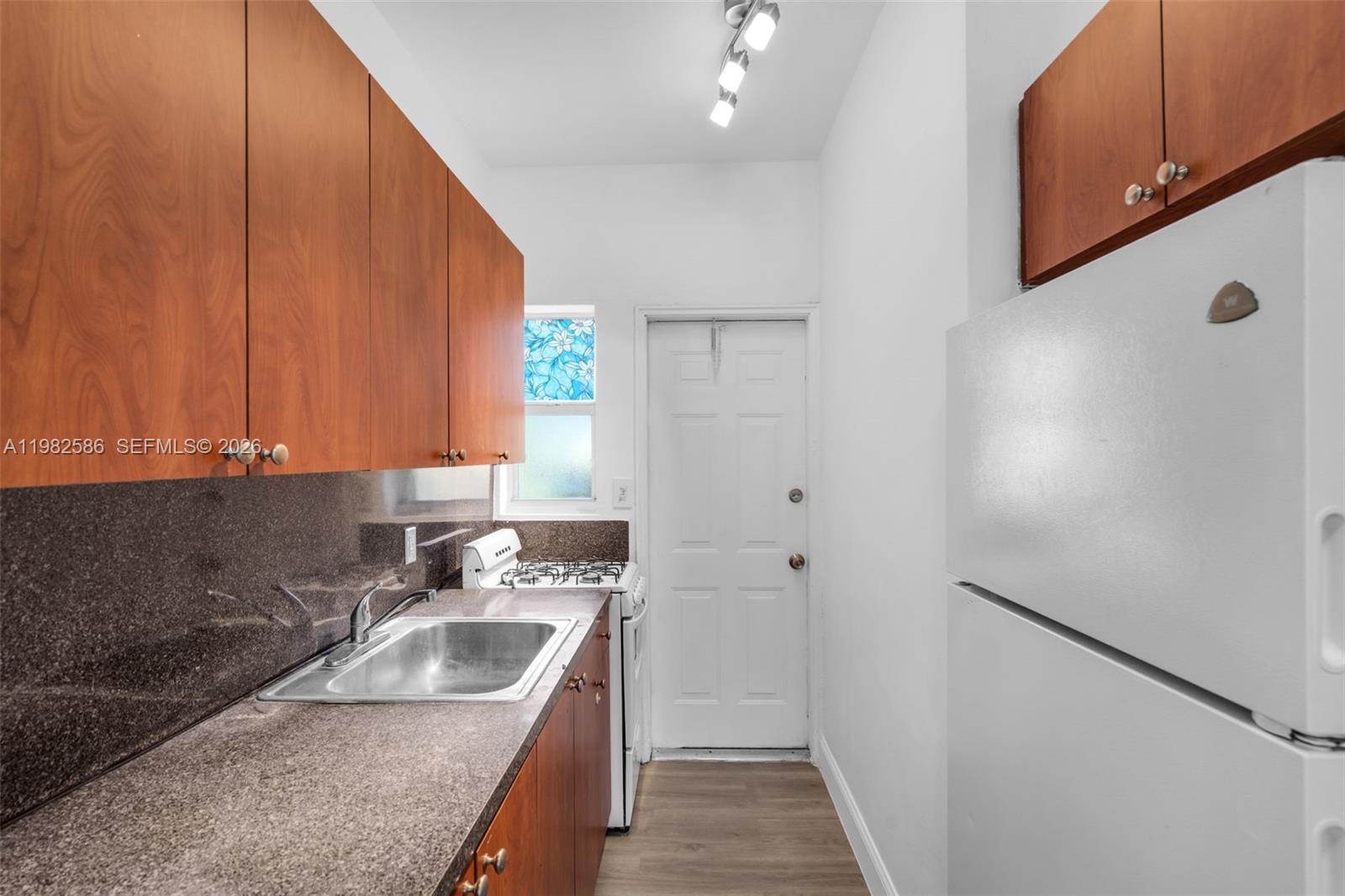   /   кв.футов $ 2026-03-13 0 Фото