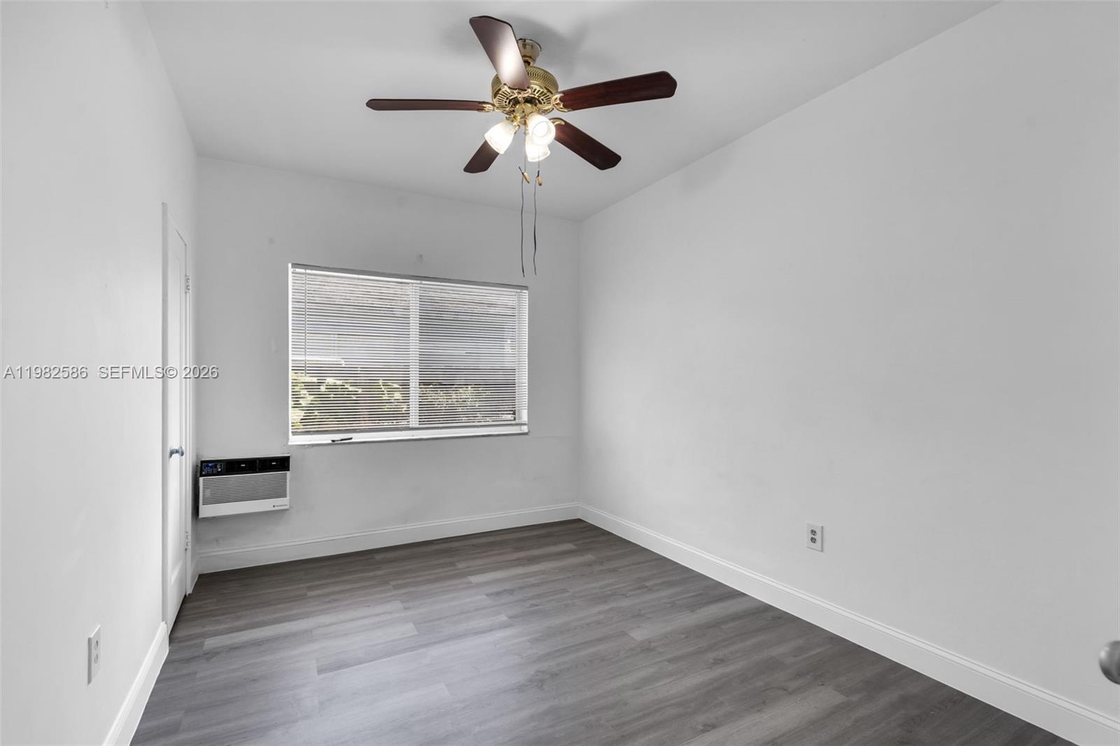   /   кв.футов $ 2026-03-13 0 Фото