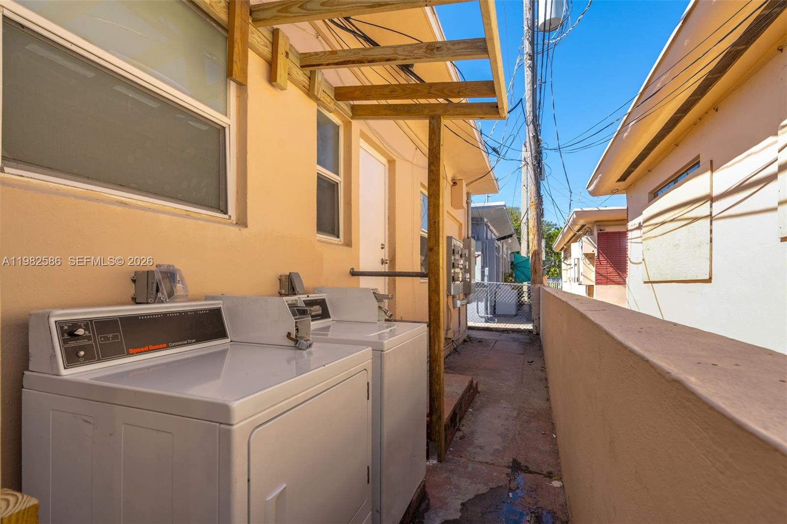   /   кв.футов $ 2026-03-13 0 Фото