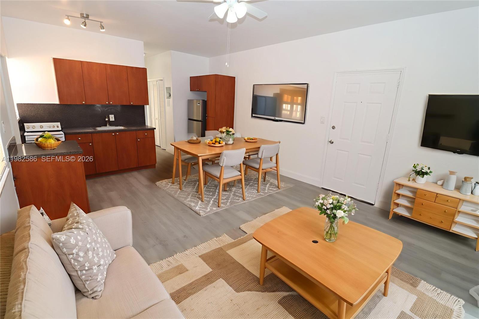   /   кв.футов $ 2026-03-13 0 Фото