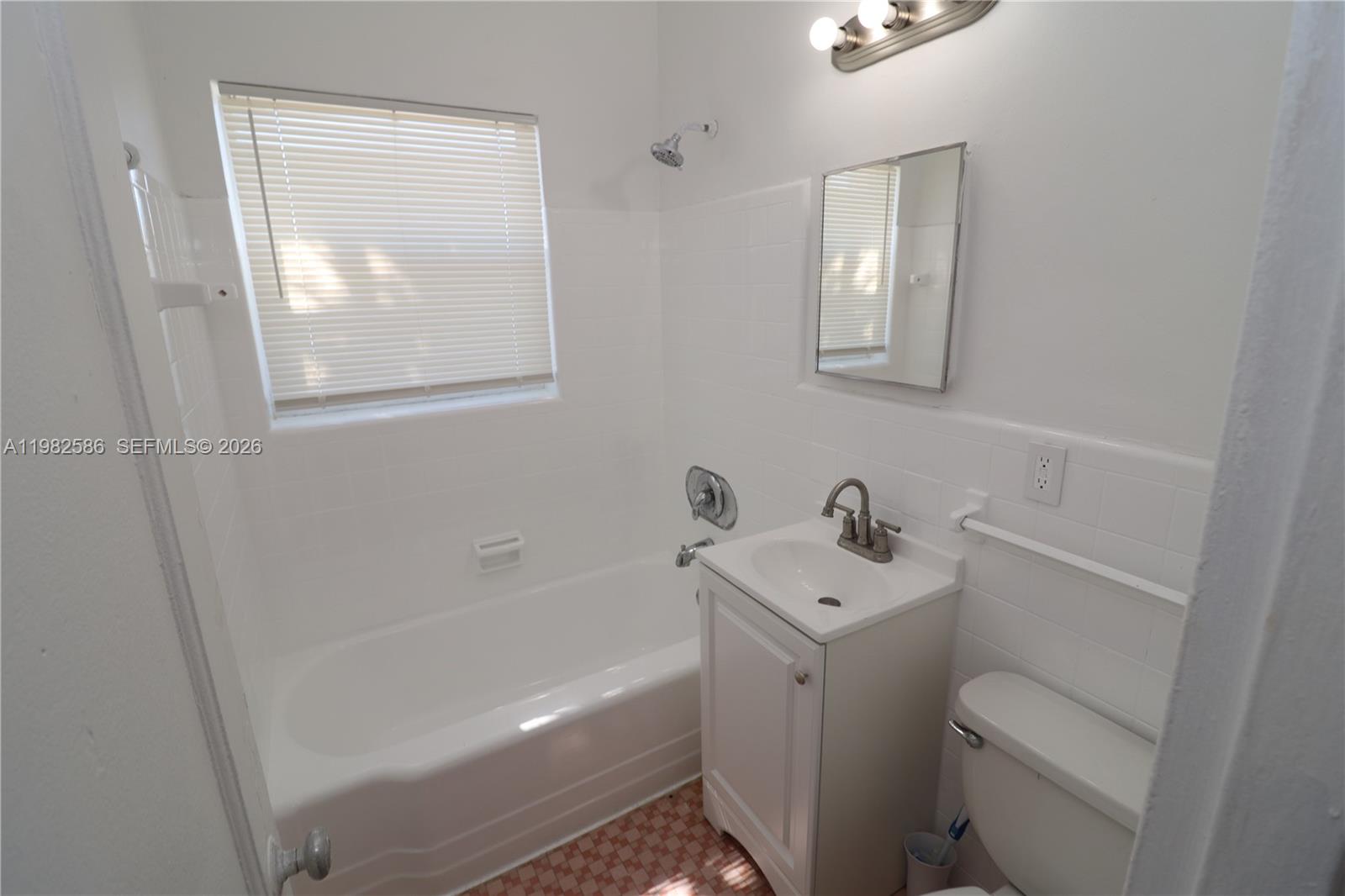   /   кв.футов $ 2026-03-13 0 Фото