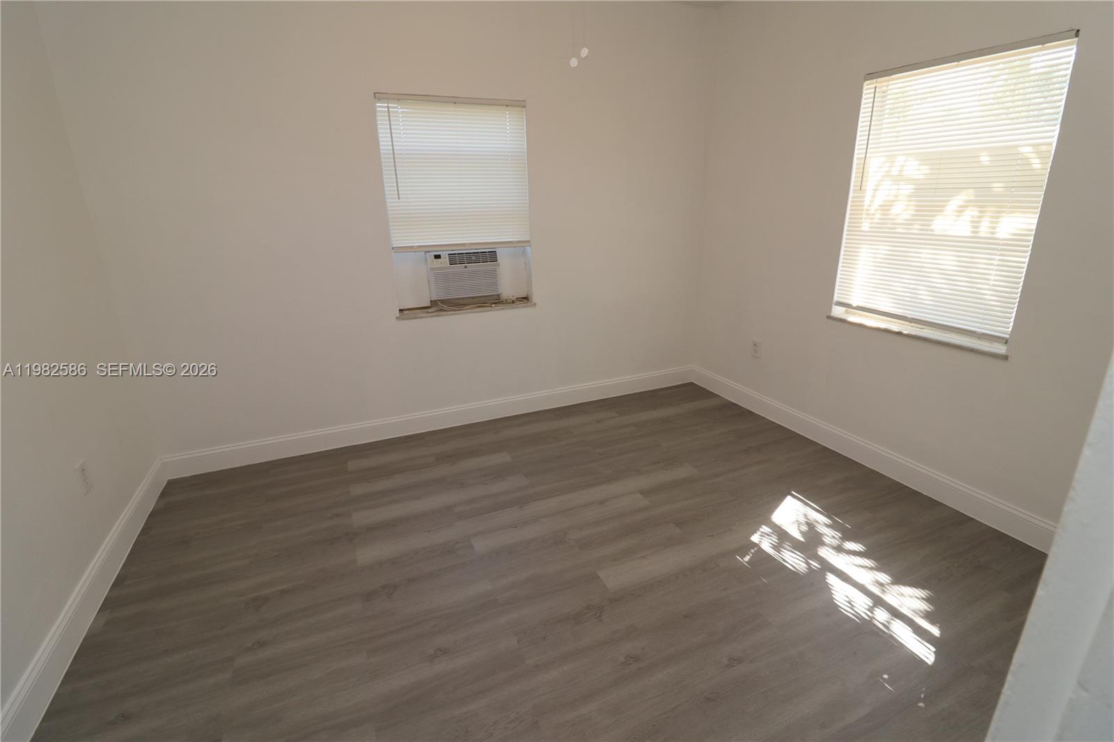   /   кв.футов $ 2026-03-13 0 Фото