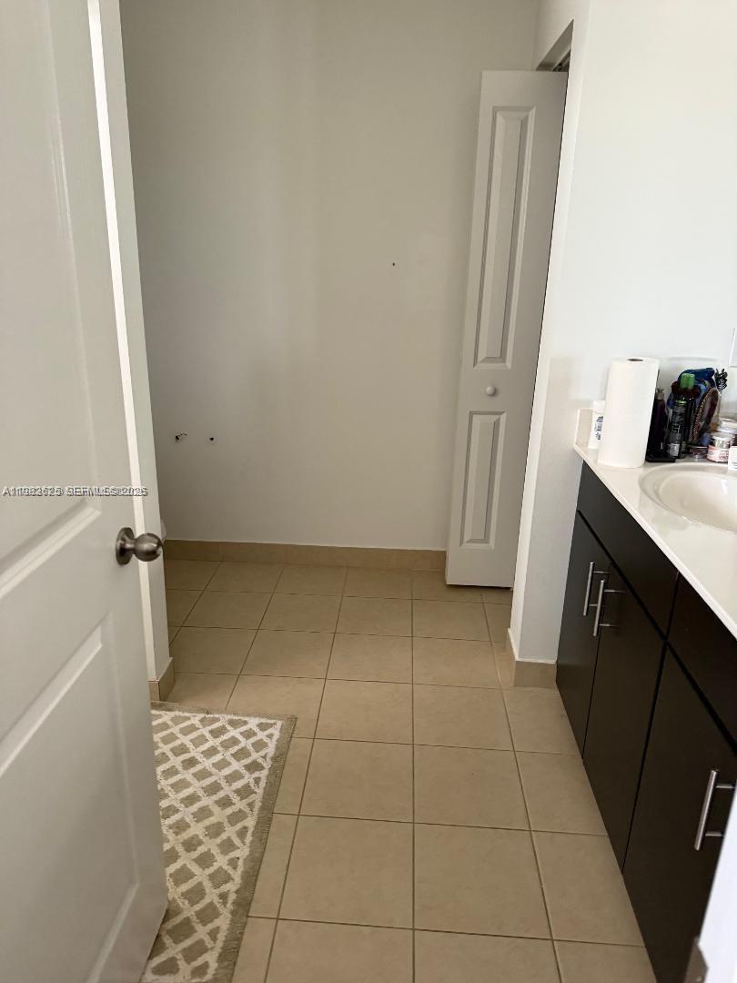 Подробнее 424 3 / 3 1777 кв.футов $ 2026-03-13 0 Фото