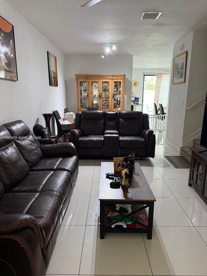 Подробнее 424 3 / 3 1777 кв.футов $ 2026-03-13 0 Фото