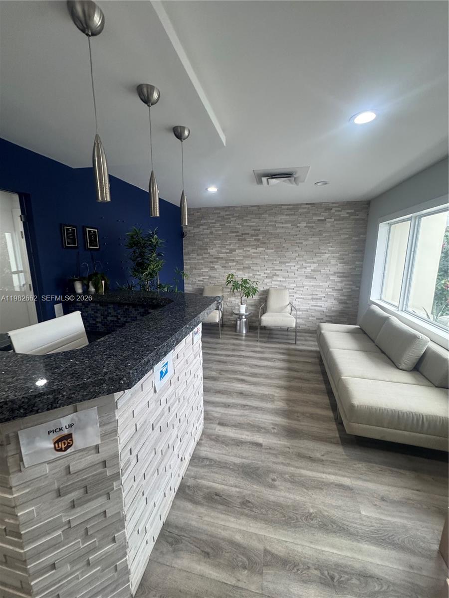   /   кв.футов $ 2026-03-13 0 Фото